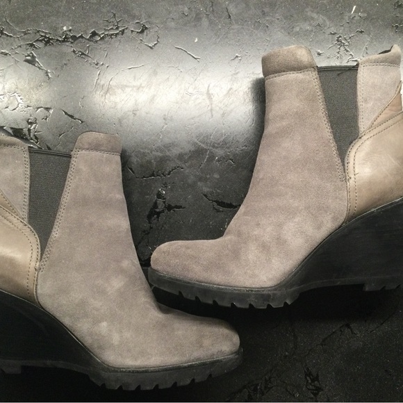 SOREL After Hours Chelsea Boots-like new condition - Picture 3 of 6